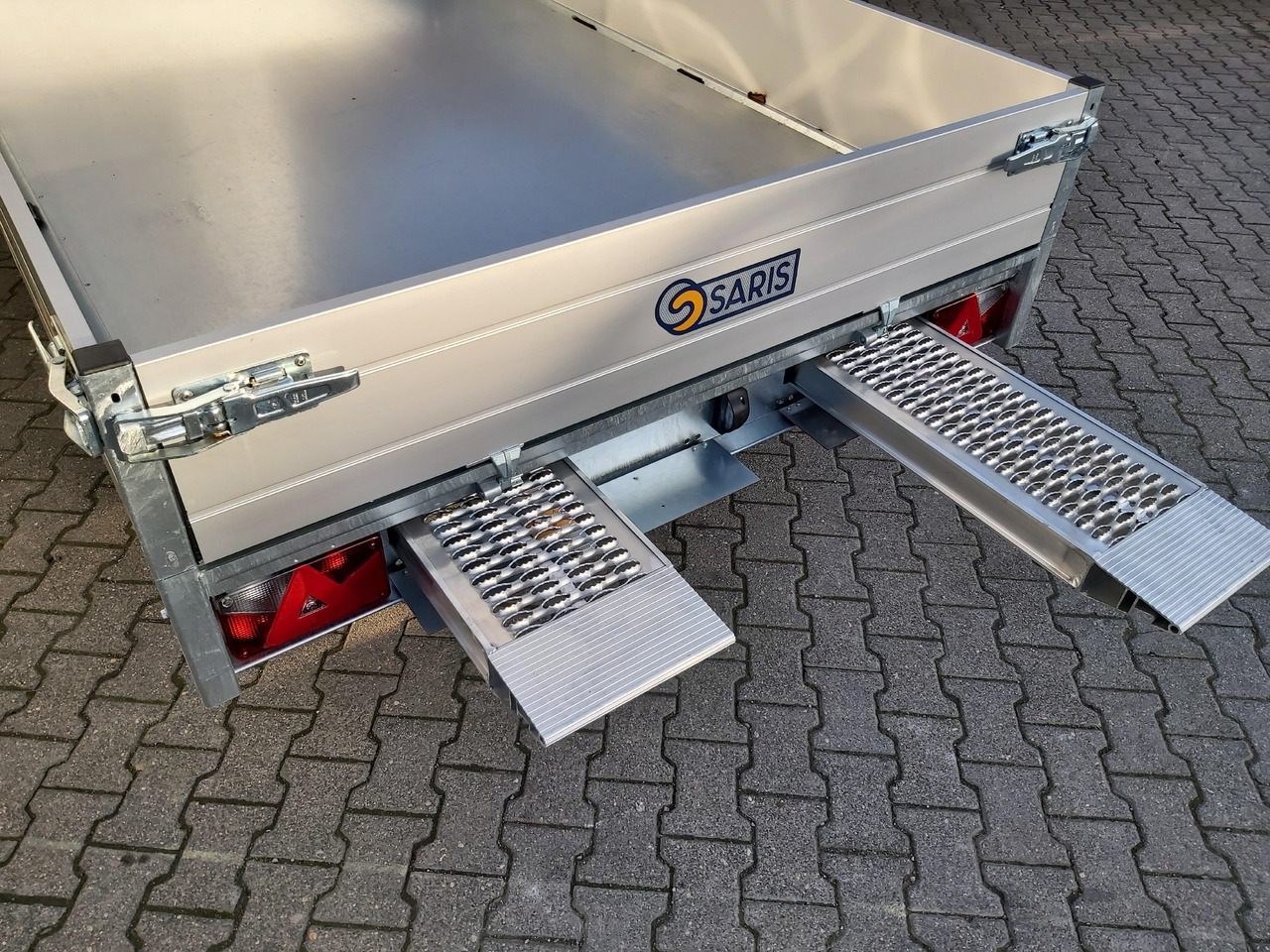 Saris Kipper K1 276 170 2000 2 276x170x30cm Alu Auffahrrampen Heckstützen Handpumpe 13" 2000kg - Kipper aanhangwagen: afbeelding 3 Saris Kipper K1 276 170 2000 2 276x170x30cm Alu Auffahrrampen Heckstützen Handpumpe 13" 2000kg - Kipper aanhangwagen: afbeelding 3