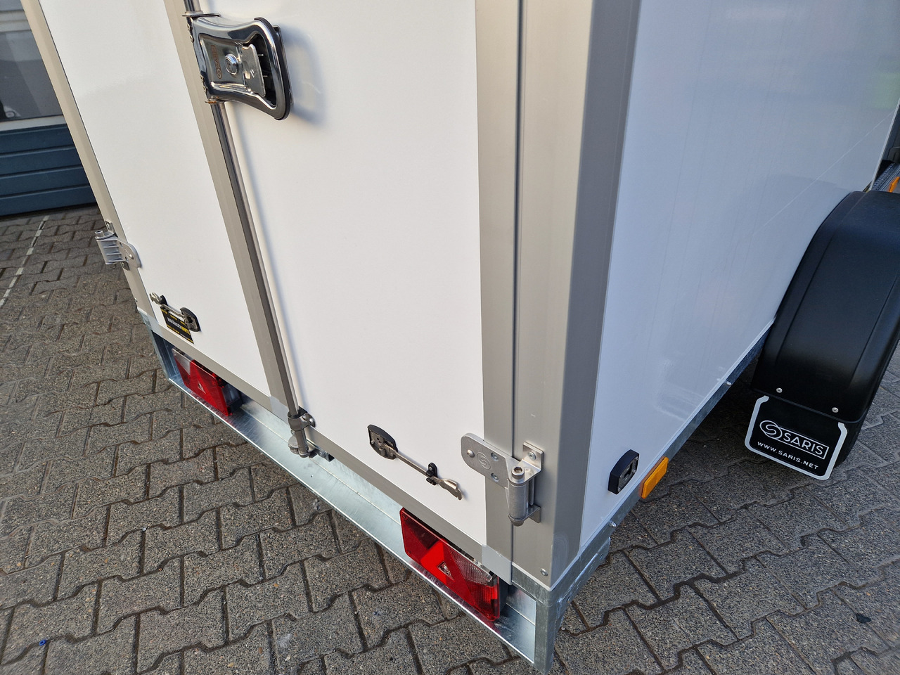 Leasing  Saris Koffer GO 256 134 1350 1 GFK weiß Seitentür (S) 1350kg Modell 2024 Saris Koffer GO 256 134 1350 1 GFK weiß Seitentür (S) 1350kg Modell 2024: afbeelding 12