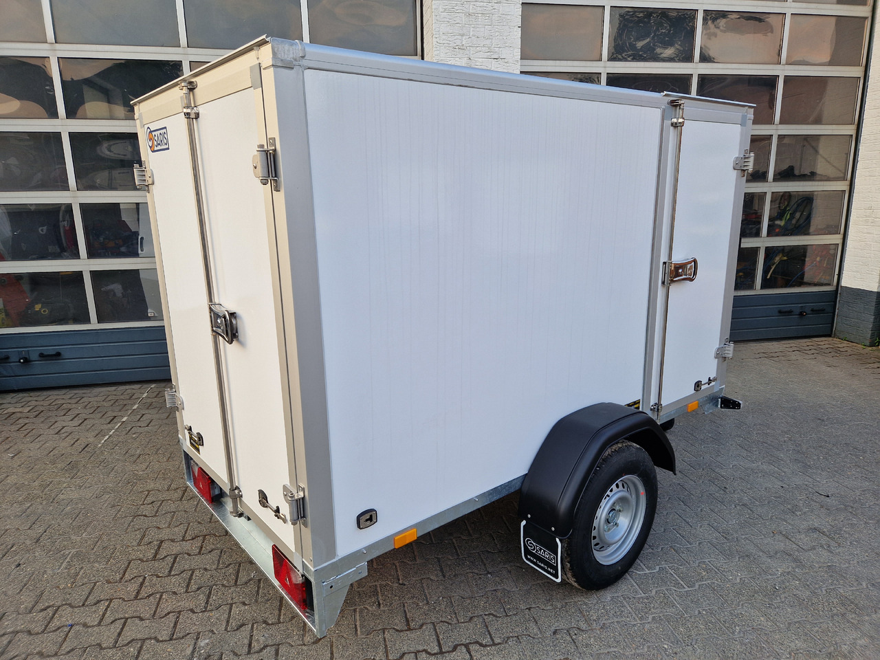 Leasing  Saris Koffer GO 256 134 1350 1 GFK weiß Seitentür (S) 1350kg Modell 2024 Saris Koffer GO 256 134 1350 1 GFK weiß Seitentür (S) 1350kg Modell 2024: afbeelding 9