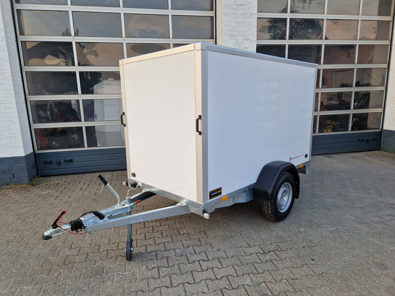Leasing  Saris Koffer GO 256 134 1350 1 GFK weiß Seitentür (S) 1350kg Modell 2024 Saris Koffer GO 256 134 1350 1 GFK weiß Seitentür (S) 1350kg Modell 2024: afbeelding 15