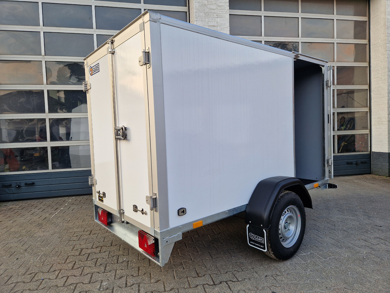 Leasing  Saris Koffer GO 256 134 1350 1 GFK weiß Seitentür (S) 1350kg Modell 2024 Saris Koffer GO 256 134 1350 1 GFK weiß Seitentür (S) 1350kg Modell 2024: afbeelding 10