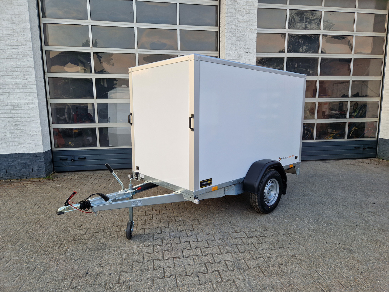 Leasing  Saris Koffer GO 256 134 1350 1 GFK weiß Seitentür (S) 1350kg Modell 2024 Saris Koffer GO 256 134 1350 1 GFK weiß Seitentür (S) 1350kg Modell 2024: afbeelding 14