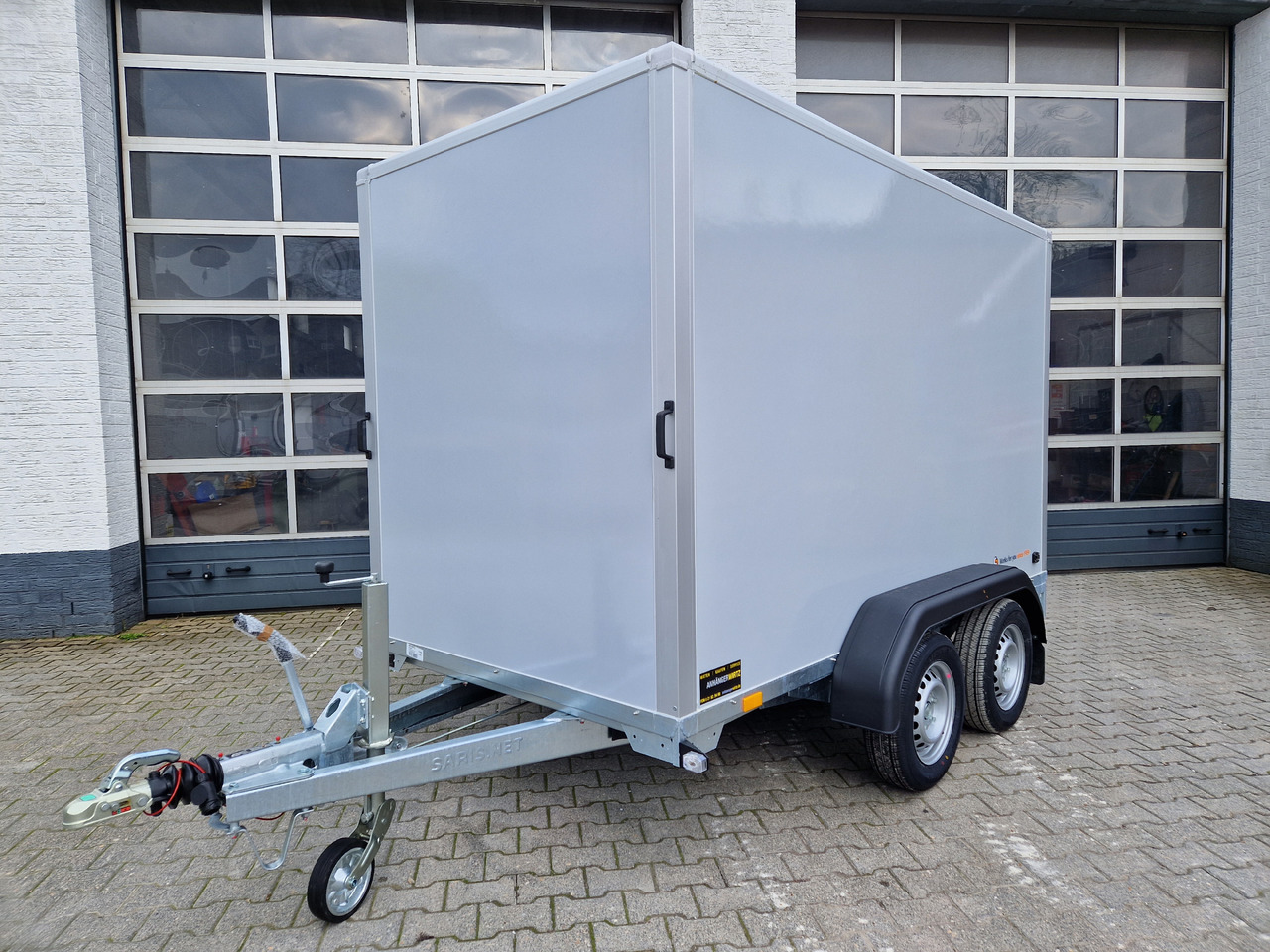 Saris Koffer GO 306 154 180 2000 2 306x154x180cm GFK grau (M) 2000kg Modell 2023 - Gesloten aanhangwagen: afbeelding 3 Saris Koffer GO 306 154 180 2000 2 306x154x180cm GFK grau (M) 2000kg Modell 2023 - Gesloten aanhangwagen: afbeelding 3