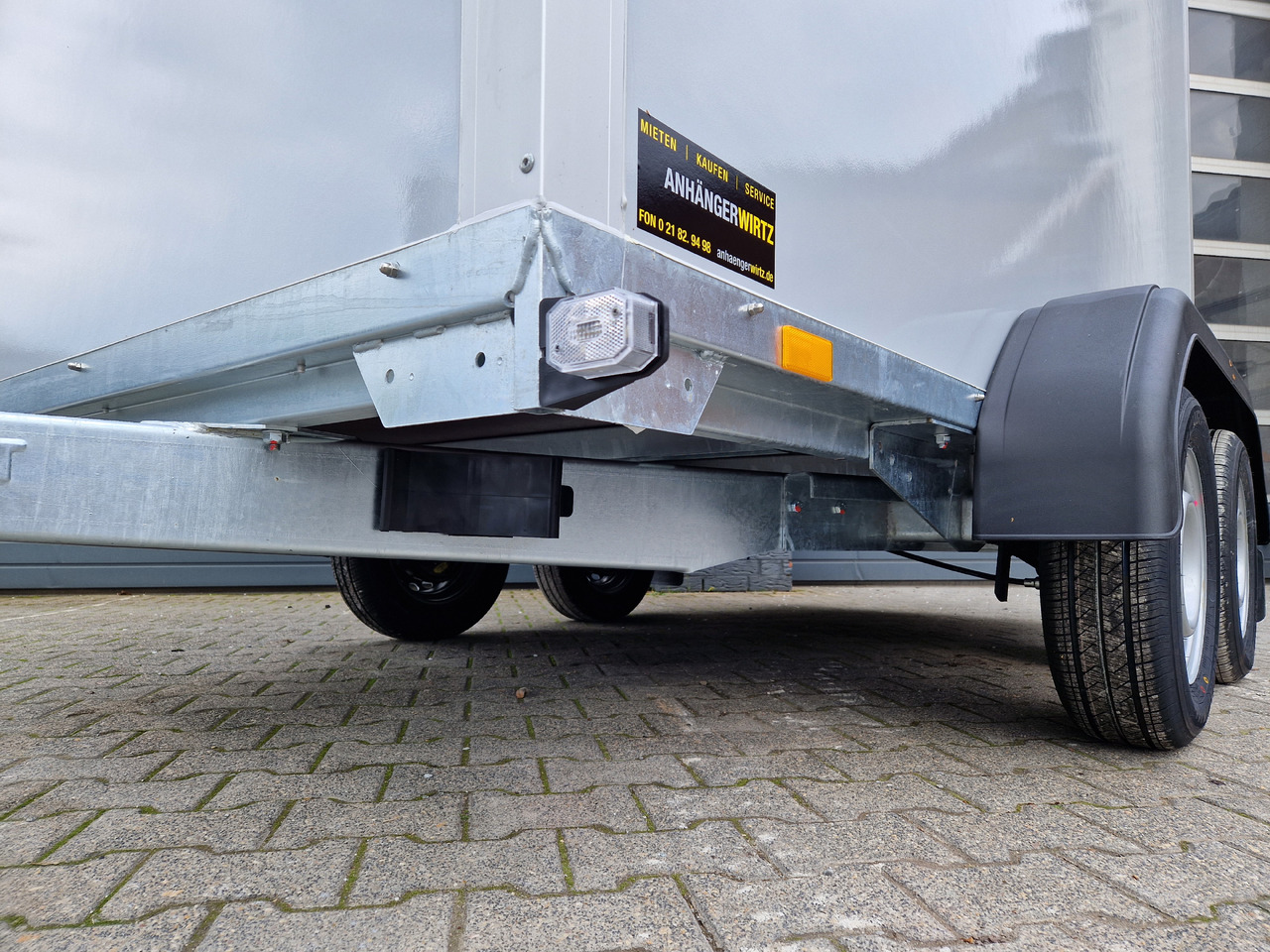Saris Koffer GO 306 154 180 2000 2 306x154x180cm GFK grau (M) 2000kg Modell 2023 - Gesloten aanhangwagen: afbeelding 5 Saris Koffer GO 306 154 180 2000 2 306x154x180cm GFK grau (M) 2000kg Modell 2023 - Gesloten aanhangwagen: afbeelding 5