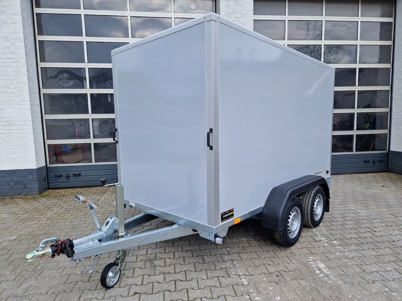 Saris Koffer GO 306 154 180 2700 2 306x154x180cm GFK grau (M) 2700kg Modell 2024 - Gesloten aanhangwagen: afbeelding 1 Saris Koffer GO 306 154 180 2700 2 306x154x180cm GFK grau (M) 2700kg Modell 2024 - Gesloten aanhangwagen: afbeelding 1