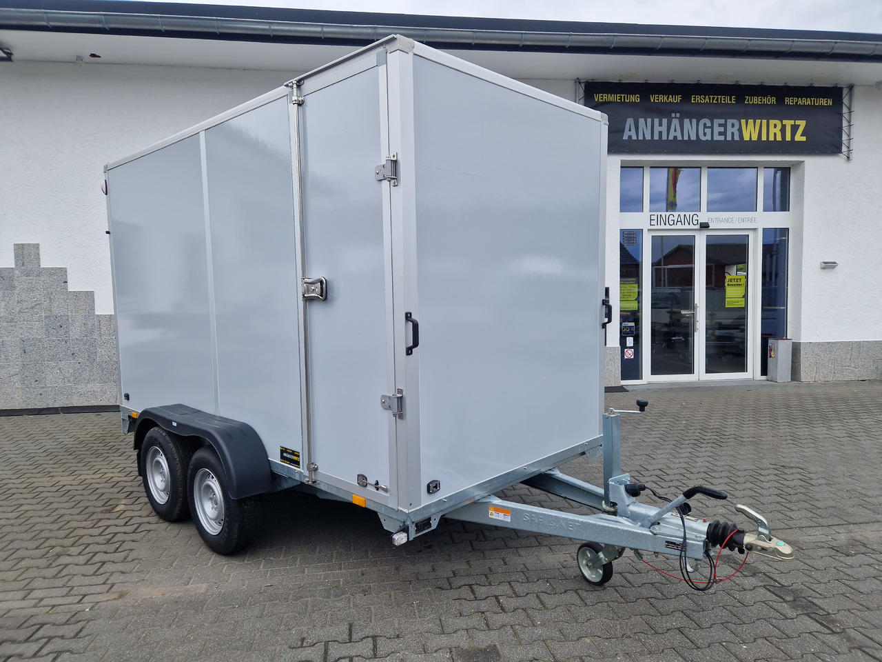 Saris Koffer GO 356 169 200 2700 2 356x169x200cm Hecktüren Seitentür grau GFK (L) 2700kg - Gesloten aanhangwagen: afbeelding 2 Saris Koffer GO 356 169 200 2700 2 356x169x200cm Hecktüren Seitentür grau GFK (L) 2700kg - Gesloten aanhangwagen: afbeelding 2