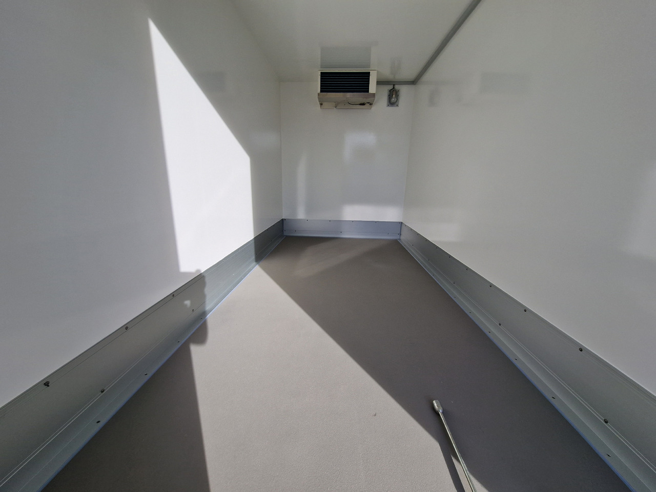 Leasing Tiefkühlanhänger AZK 3540/180 Govi Kälteaggregat -18 100/100 386x170x200cm (L) 3500kg Modell 2024 Tiefkühlanhänger AZK 3540/180 Govi Kälteaggregat -18 100/100 386x170x200cm (L) 3500kg Modell 2024: afbeelding 13 Leasing Tiefkühlanhänger AZK 3540/180 Govi Kälteaggregat -18 100/100 386x170x200cm (L) 3500kg Modell 2024 Tiefkühlanhänger AZK 3540/180 Govi Kälteaggregat -18 100/100 386x170x200cm (L) 3500kg Modell 2024: afbeelding 13