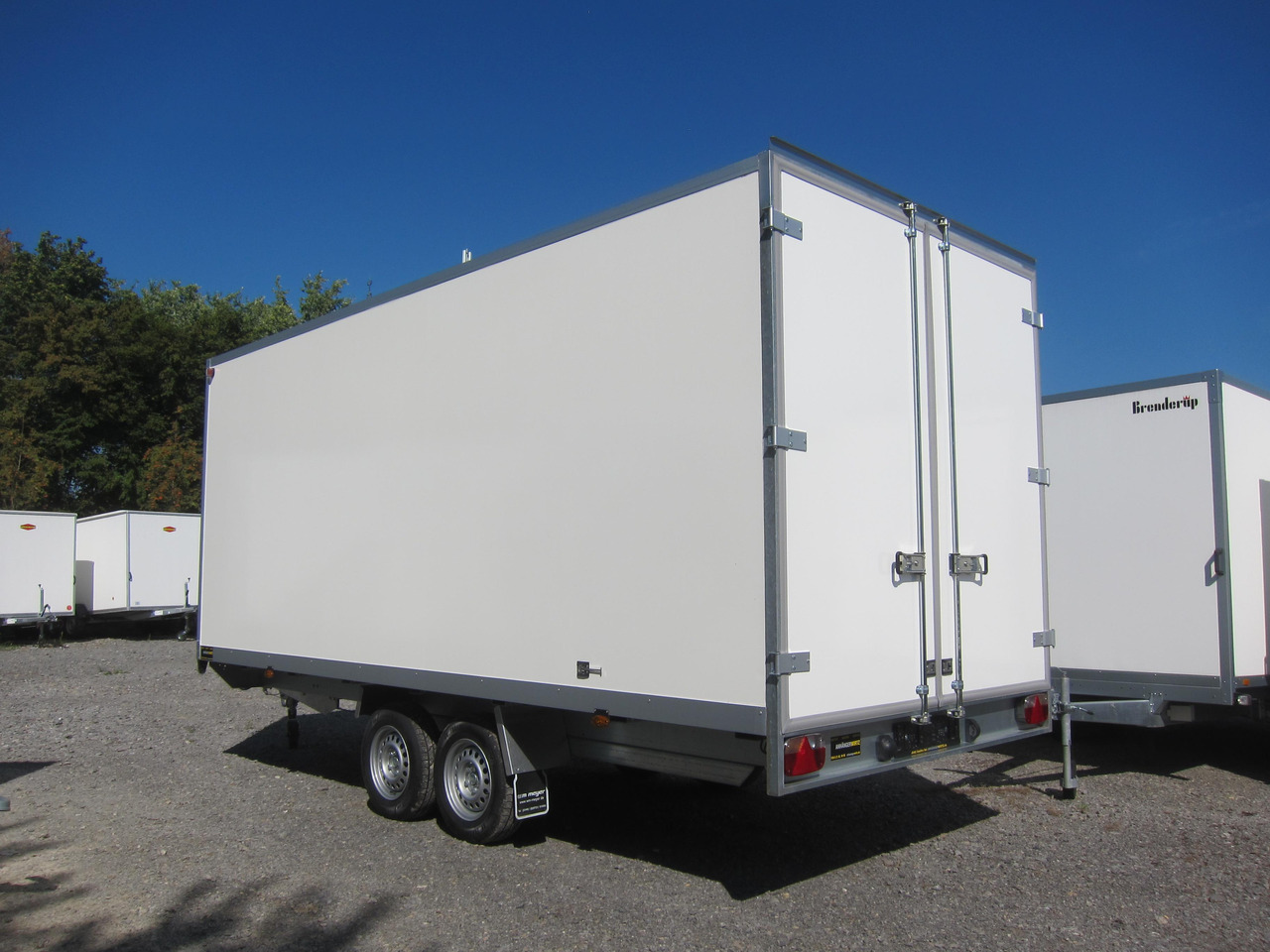 WM Meyer Kofferanhänger AZHLC 2750/210 S40 501x210x205cm (XXL) 2700kg - Gesloten aanhangwagen: afbeelding 3 WM Meyer Kofferanhänger AZHLC 2750/210 S40 501x210x205cm (XXL) 2700kg - Gesloten aanhangwagen: afbeelding 3