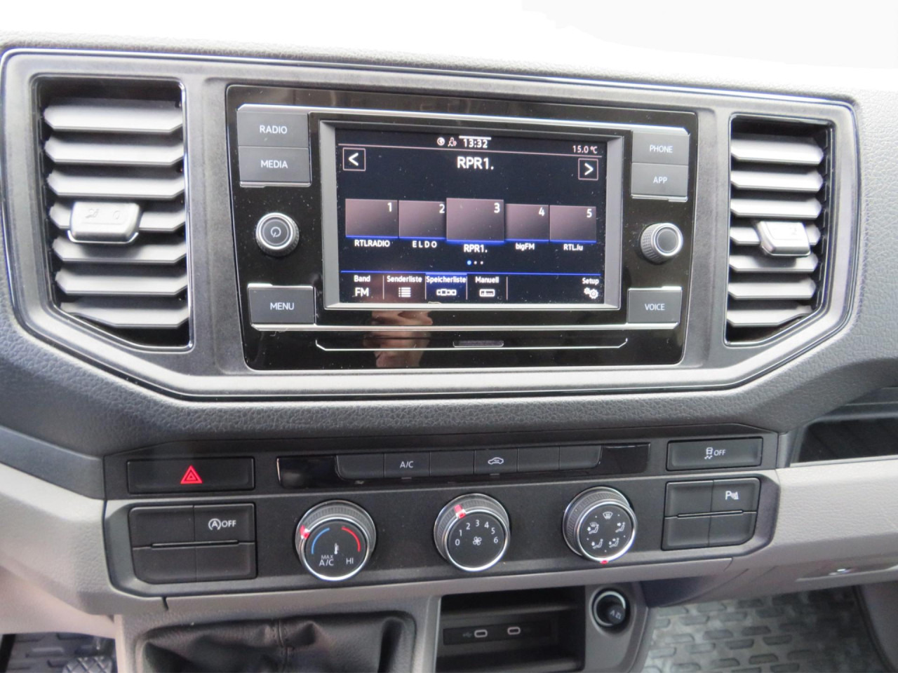 VOLKSWAGEN Crafter 35 L4H3 Doka Kasten Klima AHK Navi ZV - Gesloten bestelwagen, Bestelwagen met dubbele cabine: afbeelding 4 VOLKSWAGEN Crafter 35 L4H3 Doka Kasten Klima AHK Navi ZV - Gesloten bestelwagen, Bestelwagen met dubbele cabine: afbeelding 4