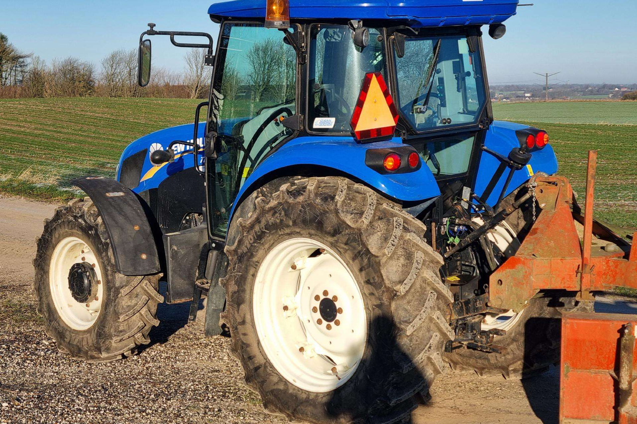 New Holland TD 5.95 - Tractor: afbeelding 4 New Holland TD 5.95 - Tractor: afbeelding 4