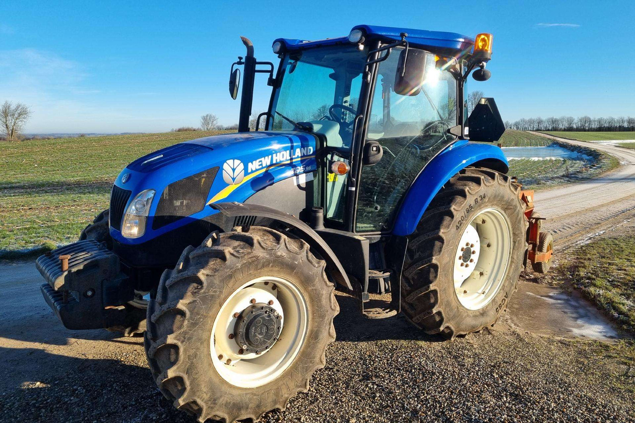 New Holland TD 5.95 - Tractor: afbeelding 1 New Holland TD 5.95 - Tractor: afbeelding 1