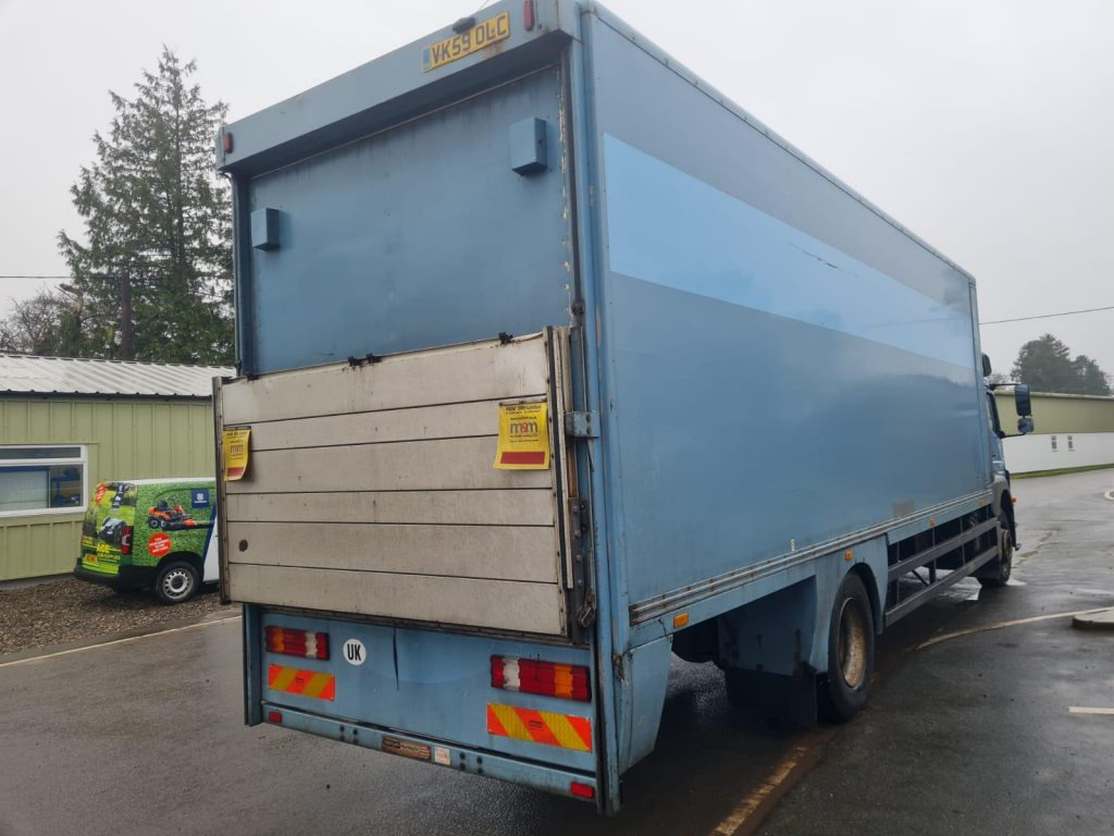 Mercedes 1824 - Bestelwagen gesloten laadbak: afbeelding 5 Mercedes 1824 - Bestelwagen gesloten laadbak: afbeelding 5