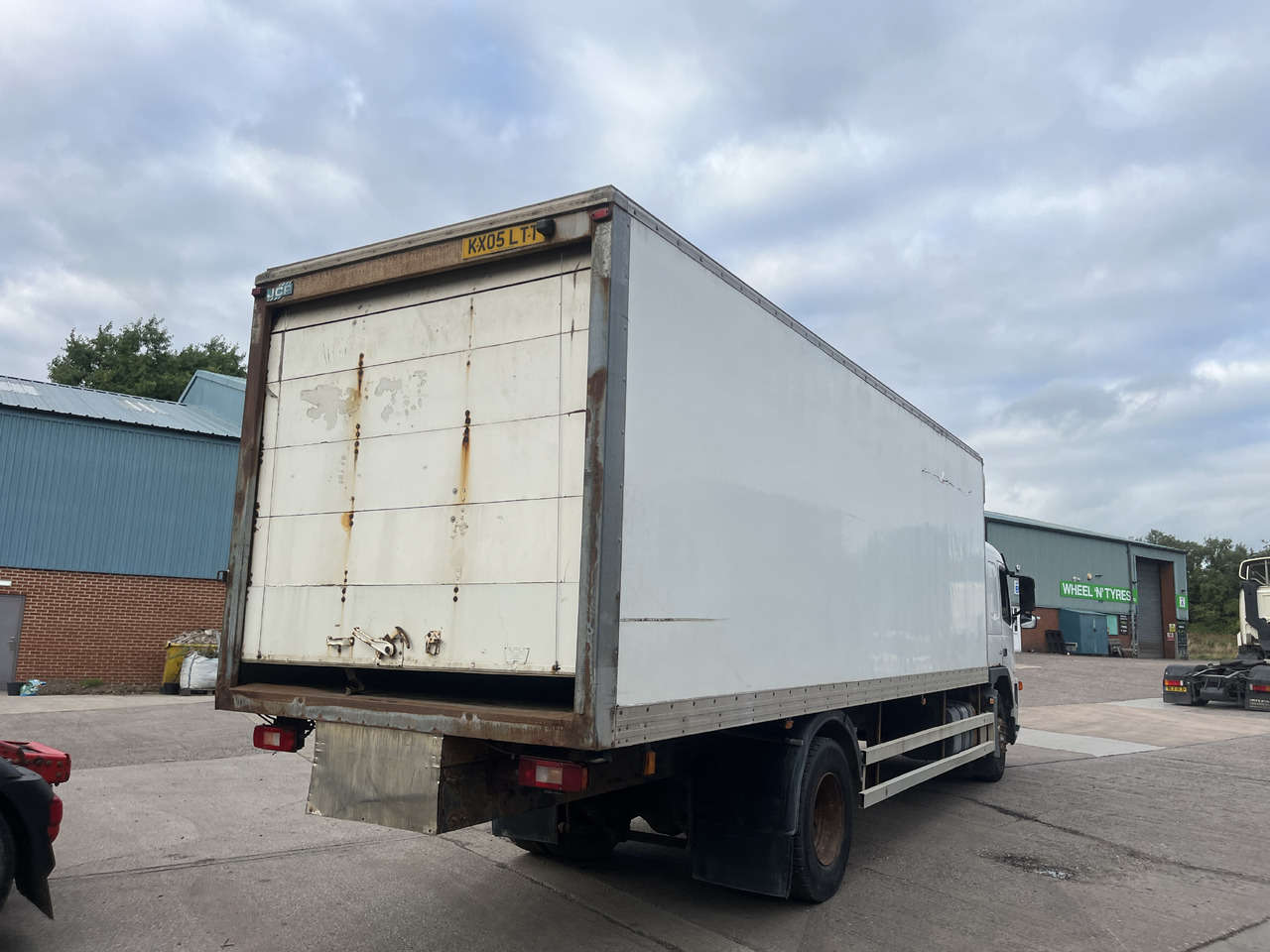 Volvo FM9 300 - Bestelwagen gesloten laadbak: afbeelding 3 Volvo FM9 300 - Bestelwagen gesloten laadbak: afbeelding 3