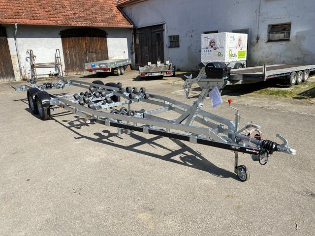 Brenderup Brenderup Premium Bootsanhänger 303500TB SRX mit Superrollen, 3,5 to. 8,7m/ 30 Fuß - Boottrailer: afbeelding 1 Brenderup Brenderup Premium Bootsanhänger 303500TB SRX mit Superrollen, 3,5 to. 8,7m/ 30 Fuß - Boottrailer: afbeelding 1