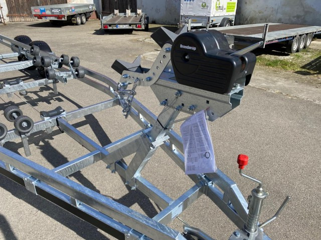 Brenderup Brenderup Premium Bootsanhänger 303500TB SRX mit Superrollen, 3,5 to. 8,7m/ 30 Fuß - Boottrailer: afbeelding 3 Brenderup Brenderup Premium Bootsanhänger 303500TB SRX mit Superrollen, 3,5 to. 8,7m/ 30 Fuß - Boottrailer: afbeelding 3