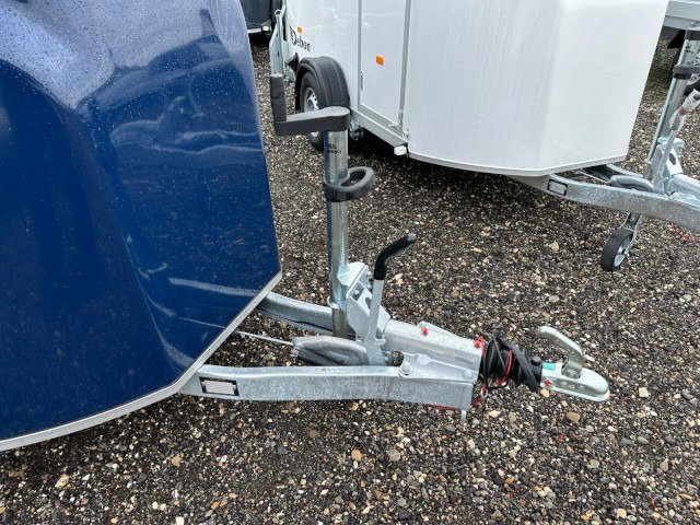 Cheval Liberte Debon Fourgon Cargo 2 Poly + Türe blau 1300 kg, 100 km/h, 300x155x168cm - Gesloten aanhangwagen: afbeelding 2 Cheval Liberte Debon Fourgon Cargo 2 Poly + Türe blau 1300 kg, 100 km/h, 300x155x168cm - Gesloten aanhangwagen: afbeelding 2