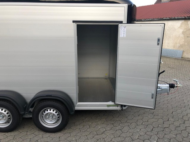 Cheval Liberte Debon Roadster 500 Alu + Türe 2600 kg, 100 km/h, 320x167x200cm - Gesloten aanhangwagen: afbeelding 5 Cheval Liberte Debon Roadster 500 Alu + Türe 2600 kg, 100 km/h, 320x167x200cm - Gesloten aanhangwagen: afbeelding 5