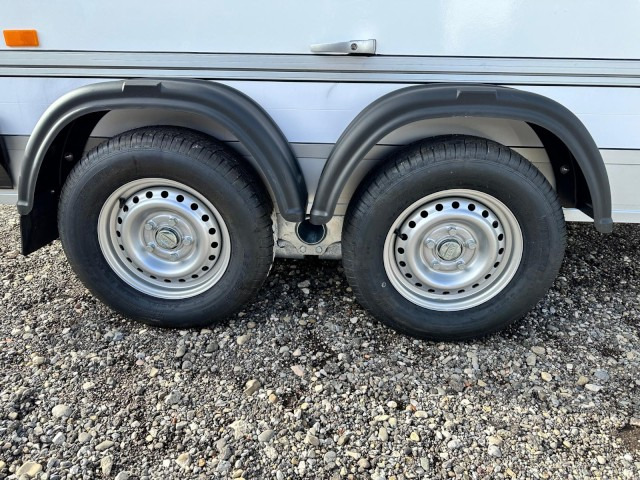 Cheval Liberte Debon Roadster 500 Sandwich Verkaufsklappe 2000 kg, 100 km/h, 320x167x200cm - Gesloten aanhangwagen: afbeelding 5 Cheval Liberte Debon Roadster 500 Sandwich Verkaufsklappe 2000 kg, 100 km/h, 320x167x200cm - Gesloten aanhangwagen: afbeelding 5