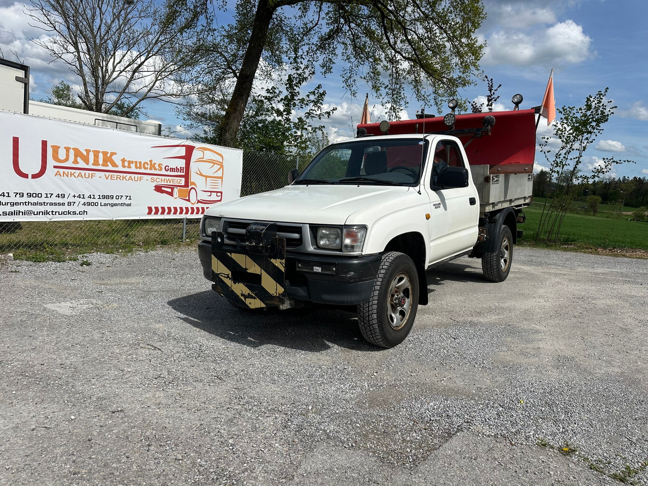 TOYOTA Hilux 4WD 4x4 Winterdienst Kipper - Kipper bestelwagen: afbeelding 1 TOYOTA Hilux 4WD 4x4 Winterdienst Kipper - Kipper bestelwagen: afbeelding 1