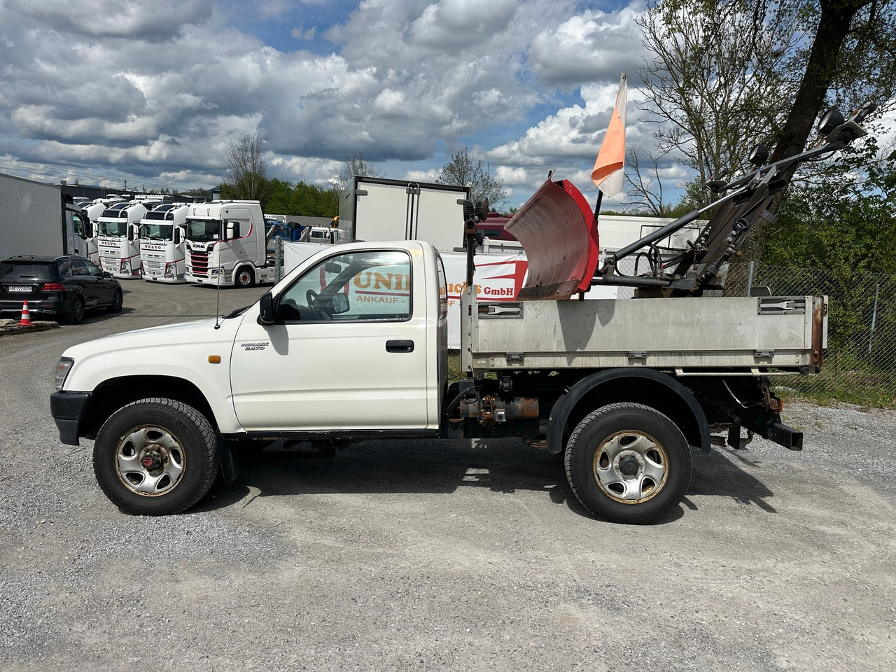 TOYOTA Hilux 4WD 4x4 Winterdienst Kipper - Kipper bestelwagen: afbeelding 2 TOYOTA Hilux 4WD 4x4 Winterdienst Kipper - Kipper bestelwagen: afbeelding 2