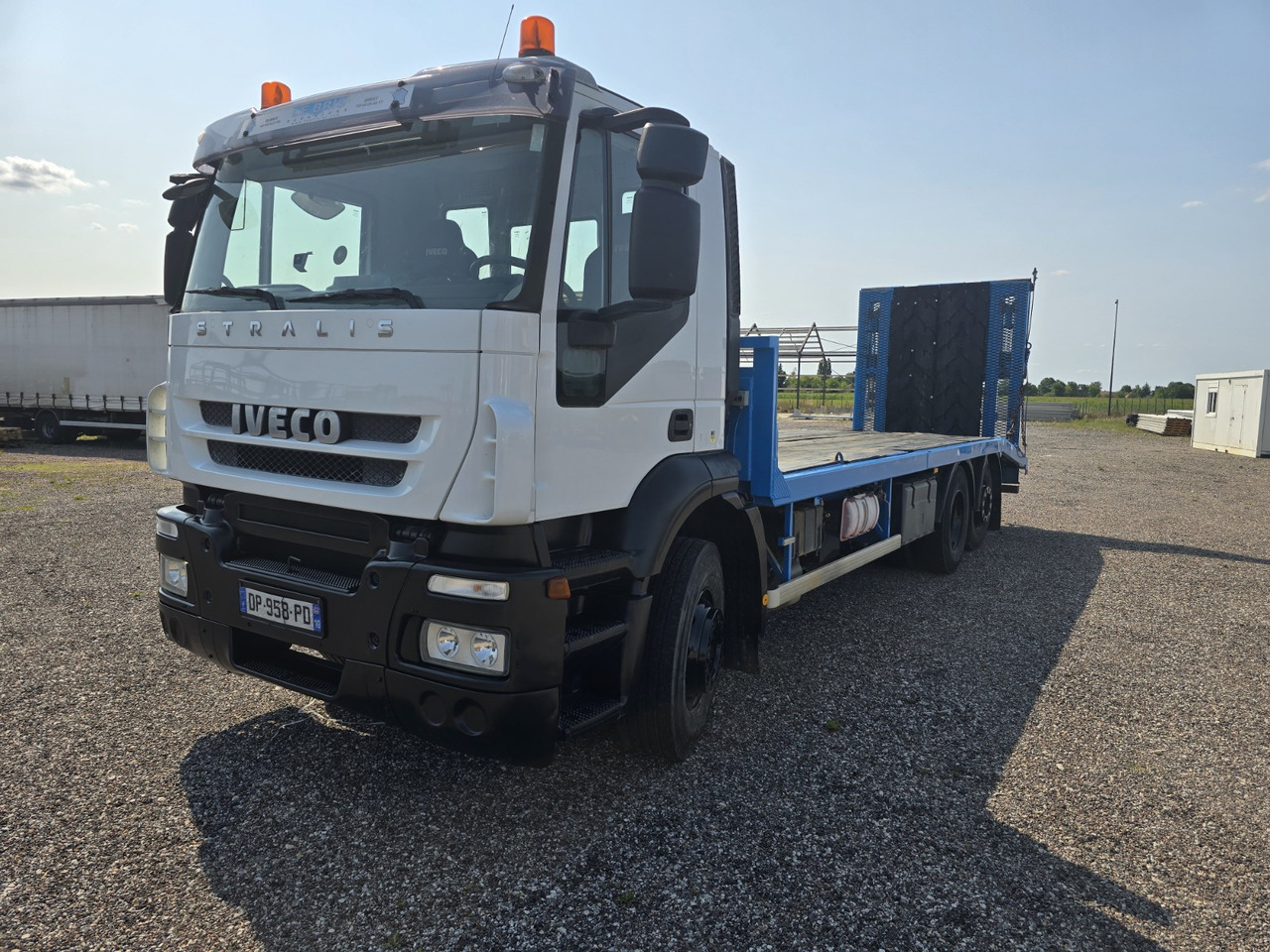 IVECO 260S33 - Autovrachtwagen vrachtwagen: afbeelding 1 IVECO 260S33 - Autovrachtwagen vrachtwagen: afbeelding 1