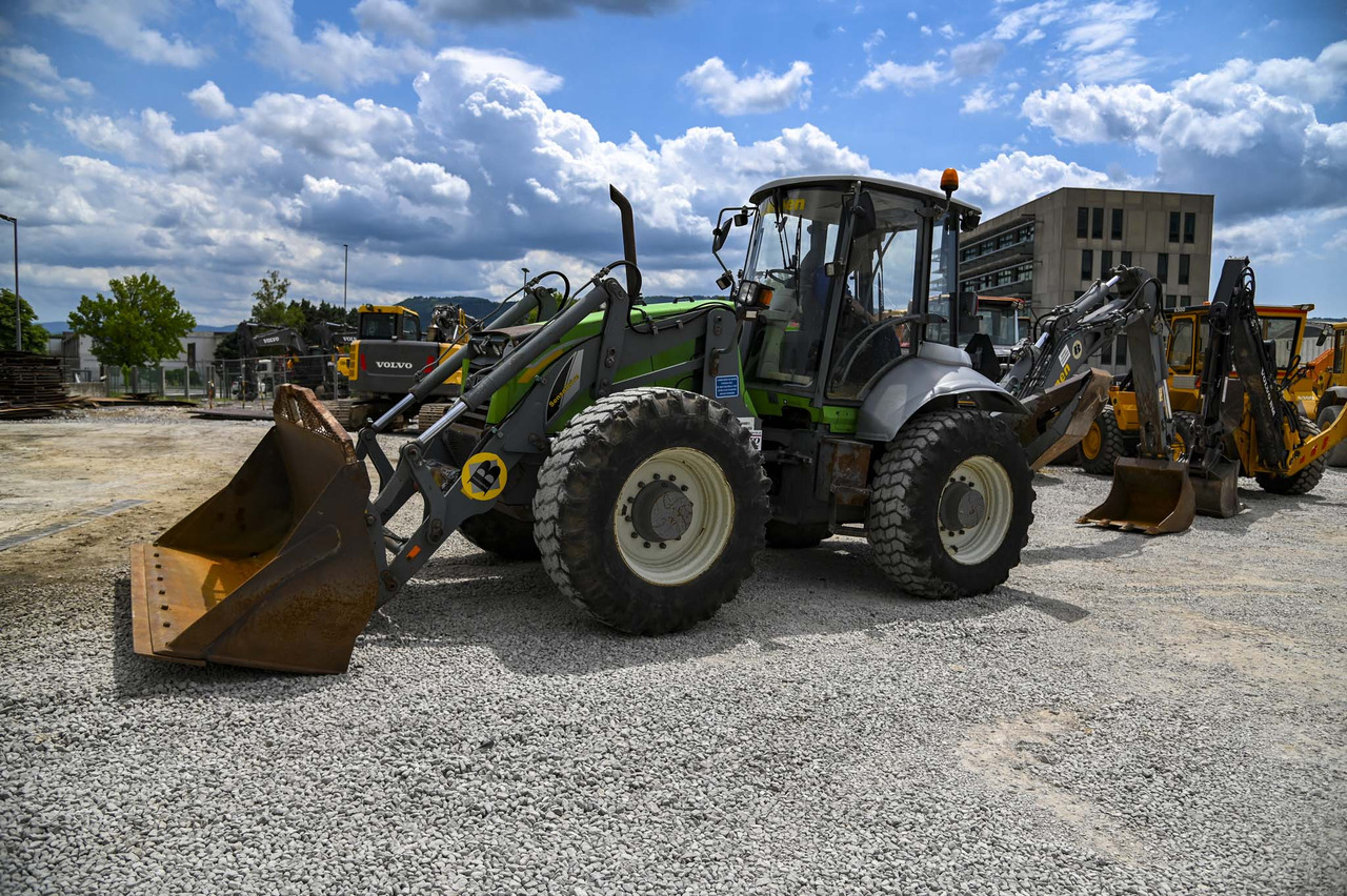 Lännen 8600E - Graaflaadmachine: afbeelding 2 Lännen 8600E - Graaflaadmachine: afbeelding 2