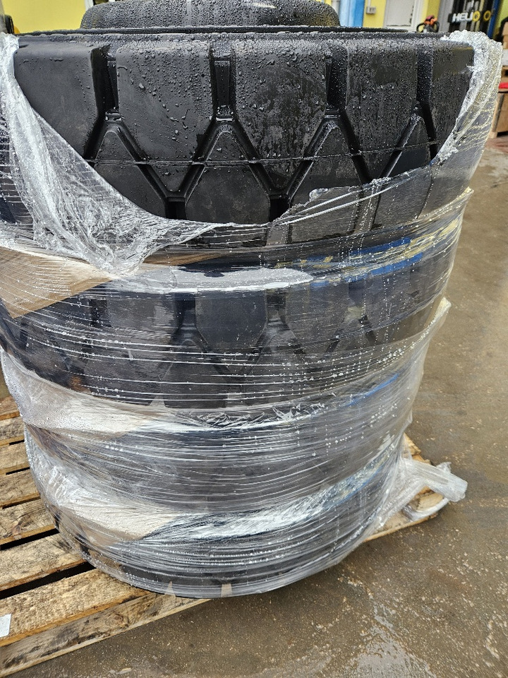 SOLID tires - Complete wiel voor Mobiele graafmachine: afbeelding 3 SOLID tires - Complete wiel voor Mobiele graafmachine: afbeelding 3