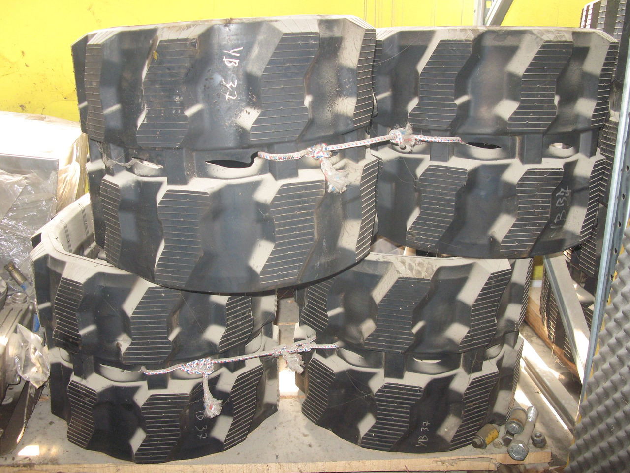 TAERYUK YB400X144X37 - Rupsband voor Graafmachine: afbeelding 1 TAERYUK YB400X144X37 - Rupsband voor Graafmachine: afbeelding 1