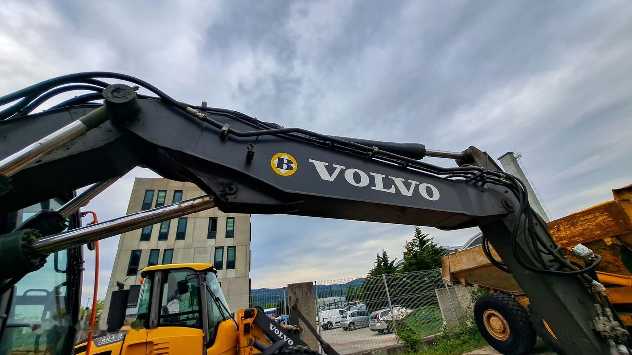 Volvo boom arm 14693314 Volvo EWR150E - Arm voor Graafmachine: afbeelding 1 Volvo boom arm 14693314 Volvo EWR150E - Arm voor Graafmachine: afbeelding 1