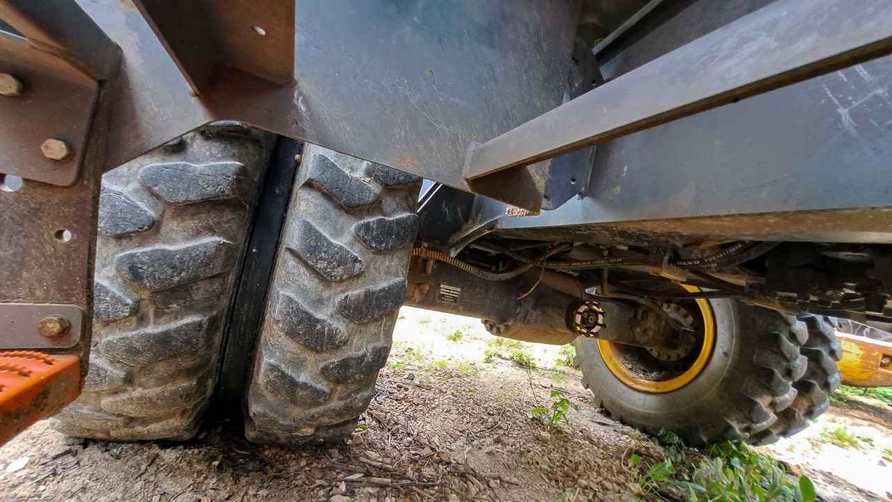 Volvo front axle 14693936 for Volvo EWR150E, EW180E, EWR170E, EW200E MH, EW160E - Vooras voor Graafmachine: afbeelding 1 Volvo front axle 14693936 for Volvo EWR150E, EW180E, EWR170E, EW200E MH, EW160E - Vooras voor Graafmachine: afbeelding 1