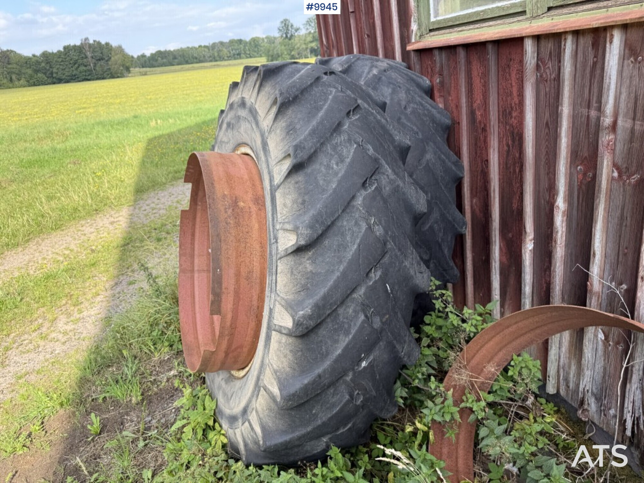 2 tractor tires with rims and rings - Complete wiel voor Tractor: afbeelding 2 2 tractor tires with rims and rings - Complete wiel voor Tractor: afbeelding 2