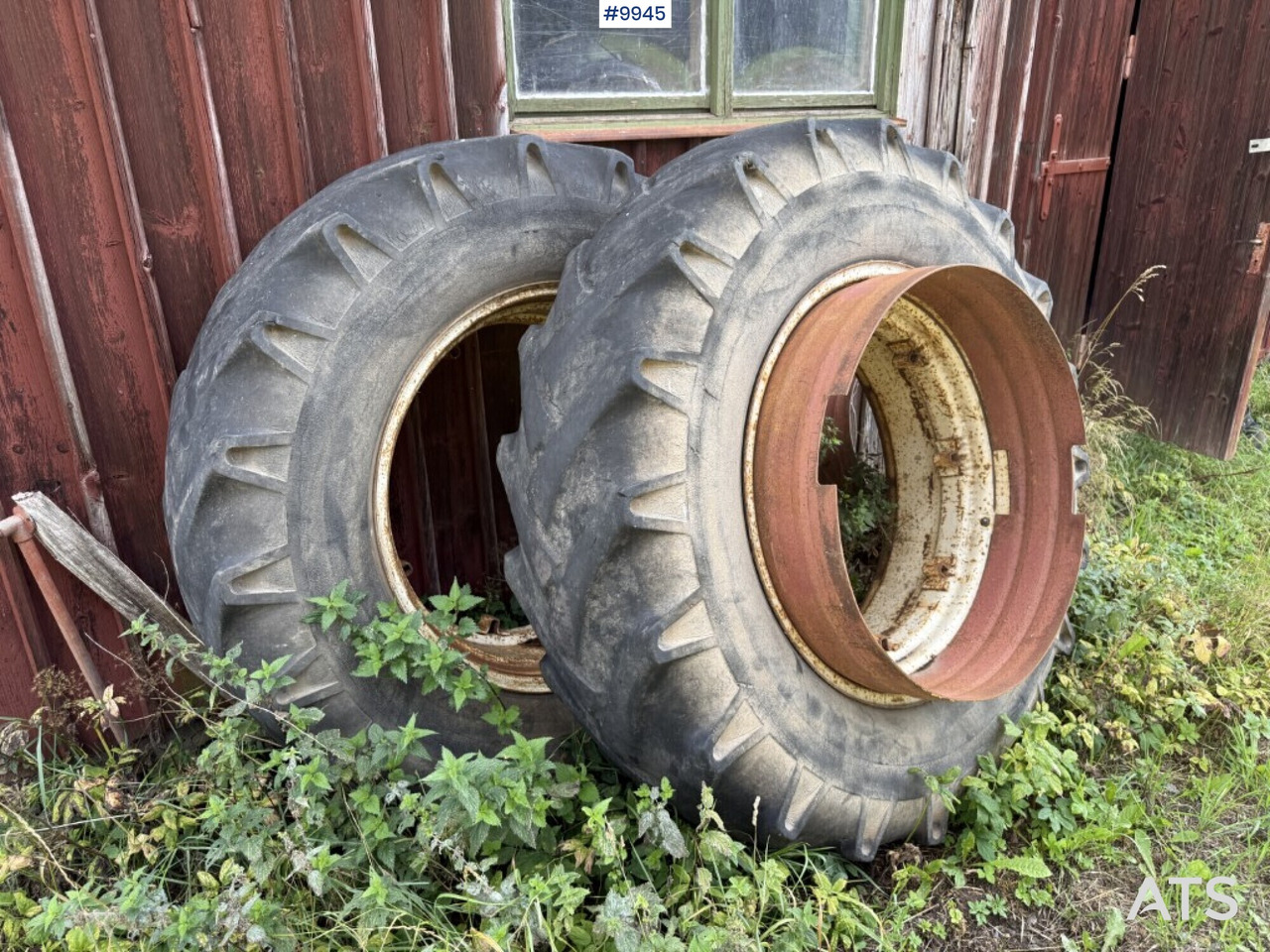 2 tractor tires with rims and rings - Complete wiel voor Tractor: afbeelding 1 2 tractor tires with rims and rings - Complete wiel voor Tractor: afbeelding 1