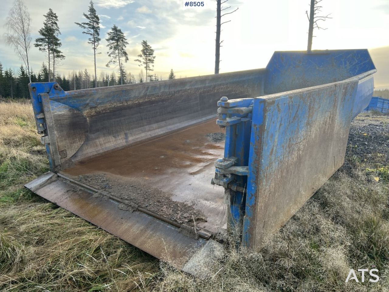 Hook Truck Volvo FH 12 6x4 Tridem with gravel flatbed(VIDEO) - Haakarmsysteem vrachtwagen: afbeelding 5 Hook Truck Volvo FH 12 6x4 Tridem with gravel flatbed(VIDEO) - Haakarmsysteem vrachtwagen: afbeelding 5