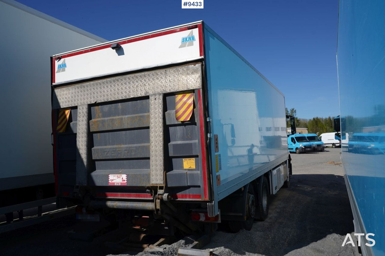 Refrigerated Box truck Mercedes Antos with tail lift (SEE VIDEO) - Koelwagen vrachtwagen: afbeelding 4 Refrigerated Box truck Mercedes Antos with tail lift (SEE VIDEO) - Koelwagen vrachtwagen: afbeelding 4
