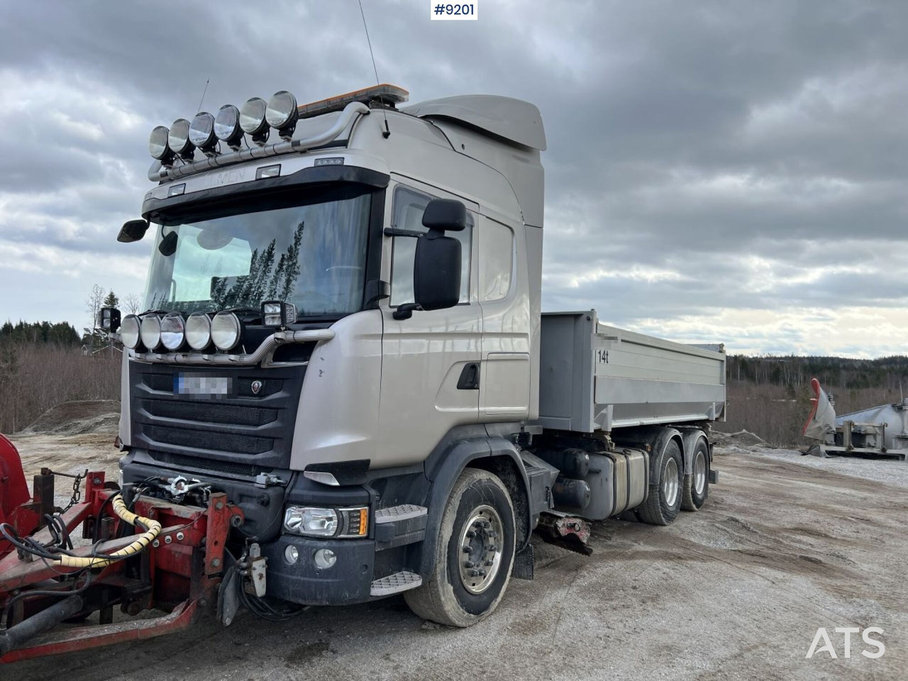 Kipper vrachtwagen Scania R520 Tipper truck with plow equipment and underbite: afbeelding 11