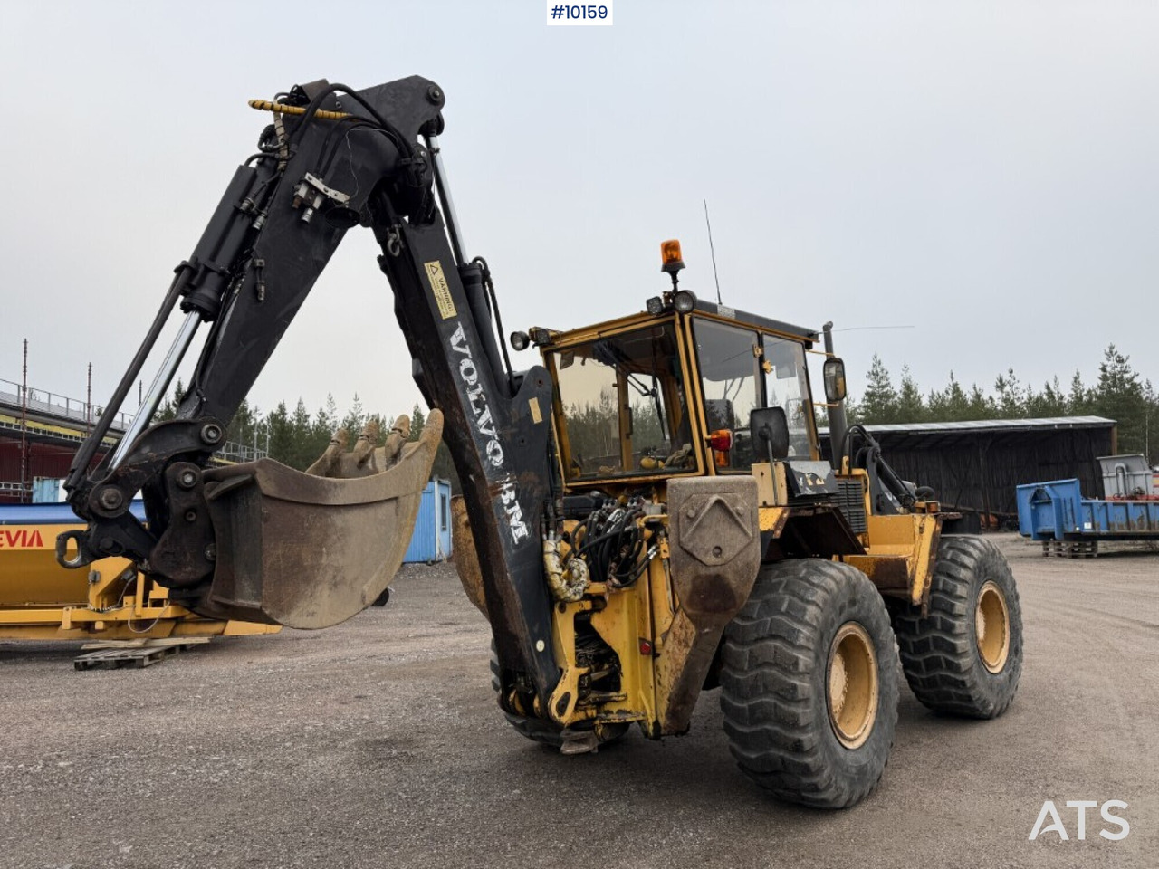 Volvo BM 6300 backhoe loader with attachments (VIDEO) - Graaflaadmachine: afbeelding 4 Volvo BM 6300 backhoe loader with attachments (VIDEO) - Graaflaadmachine: afbeelding 4