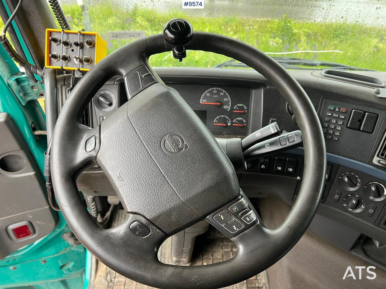 Vrachtwagen met open laadbak Volvo FH 520 6X4 Quick lock with flatbed: afbeelding 13 Vrachtwagen met open laadbak Volvo FH 520 6X4 Quick lock with flatbed: afbeelding 13