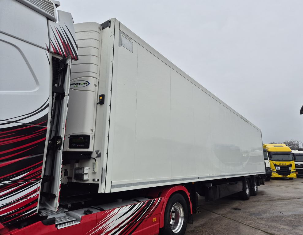 Krone SZ Carrier Vector 1950 *+-30°*Rolltor/Smartboard Krone SZ Carrier Vector 1950 *+-30°*Rolltor/Smartboard - Koelwagen oplegger: afbeelding 1 Krone SZ Carrier Vector 1950 *+-30°*Rolltor/Smartboard Krone SZ Carrier Vector 1950 *+-30°*Rolltor/Smartboard - Koelwagen oplegger: afbeelding 1