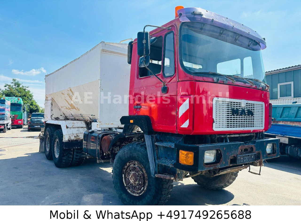 MAN F10 BB 6x6 Bindemittelstreuer *Manual/Analog - Vrachtwagen: afbeelding 3 MAN F10 BB 6x6 Bindemittelstreuer *Manual/Analog - Vrachtwagen: afbeelding 3