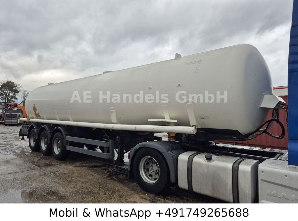 Willig *ADR/40.000Liter/Kerosin/Diesel/Benzin Willig *ADR/40.000Liter/Kerosin/Diesel/Benzin - Tankoplegger: afbeelding 1 Willig *ADR/40.000Liter/Kerosin/Diesel/Benzin Willig *ADR/40.000Liter/Kerosin/Diesel/Benzin - Tankoplegger: afbeelding 1