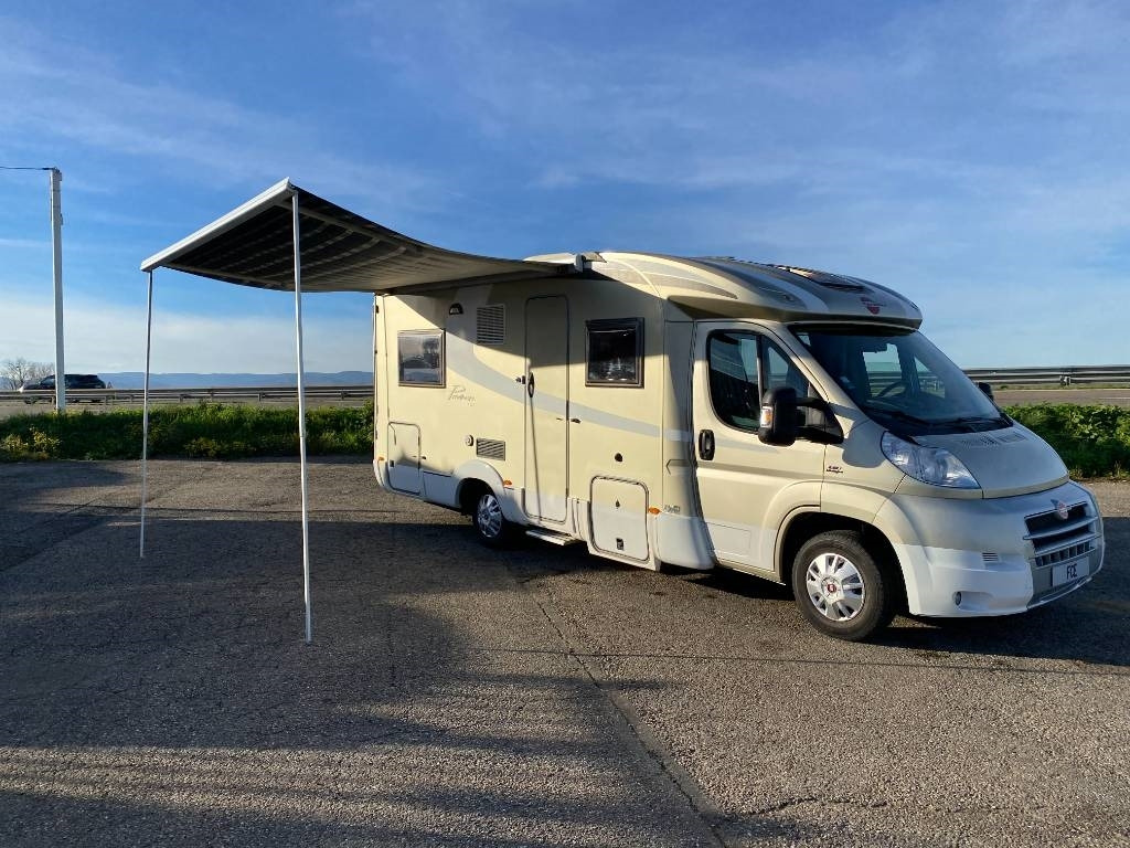 Fiat BURSTNER Privilège T615-DUCATO 130 M/Jet endommagé - Half integraal camper: afbeelding 4 Fiat BURSTNER Privilège T615-DUCATO 130 M/Jet endommagé - Half integraal camper: afbeelding 4