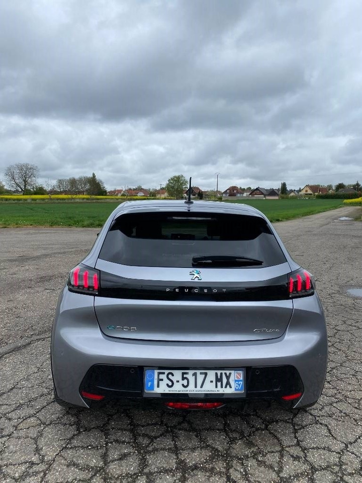 Peugeot e208 136/GT-Line Toit Panoramique 1er Main - Personenwagen: afbeelding 5 Peugeot e208 136/GT-Line Toit Panoramique 1er Main - Personenwagen: afbeelding 5