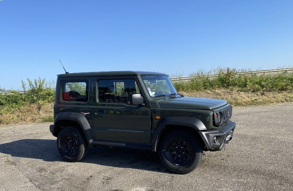 Suzuki JIMNY 1.5i 102/AllGrip endommagé - Personenwagen: afbeelding 3 Suzuki JIMNY 1.5i 102/AllGrip endommagé - Personenwagen: afbeelding 3