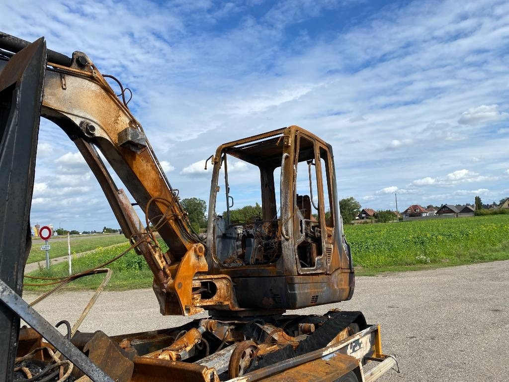 Takeuchi TB 250 + Brise roche et Godets endommagée - Minigraafmachine: afbeelding 5 Takeuchi TB 250 + Brise roche et Godets endommagée - Minigraafmachine: afbeelding 5