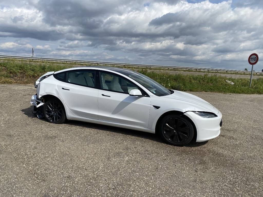 Tesla MODEL 3 5YJ3 Carte Grise Française endommagée - Personenwagen: afbeelding 3 Tesla MODEL 3 5YJ3 Carte Grise Française endommagée - Personenwagen: afbeelding 3