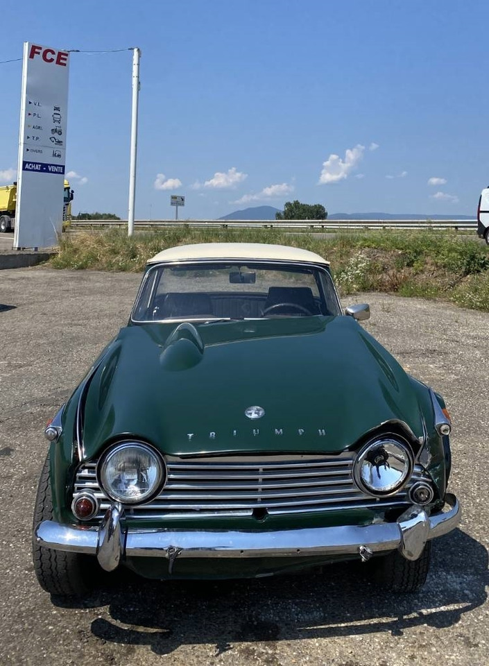 Triumph TR4-A + Hard Top / OldTimer endommagé - Personenwagen: afbeelding 2 Triumph TR4-A + Hard Top / OldTimer endommagé - Personenwagen: afbeelding 2