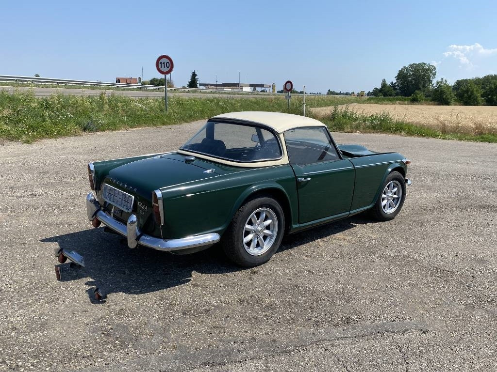 Triumph TR4-A + Hard Top / OldTimer endommagé - Personenwagen: afbeelding 4 Triumph TR4-A + Hard Top / OldTimer endommagé - Personenwagen: afbeelding 4