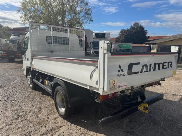 Mitsubishi Fuso CANTER 35C13 BENNE ARRIERE - Kipper bestelwagen: afbeelding 4 Mitsubishi Fuso CANTER 35C13 BENNE ARRIERE - Kipper bestelwagen: afbeelding 4