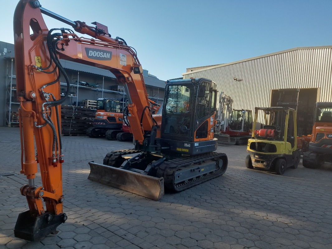 Doosan DX85R-3 - Graafmachine: afbeelding 1 Doosan DX85R-3 - Graafmachine: afbeelding 1