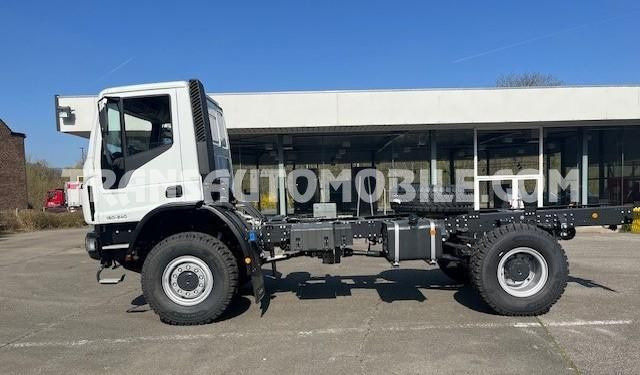 Iveco Eurocargo ML150E24WS 5.9L TURBO DIESEL 4x4 EURO3 CHASSIS CAB - EXPORT OUT EU - Chassis vrachtwagen: afbeelding 5 Iveco Eurocargo ML150E24WS 5.9L TURBO DIESEL 4x4 EURO3 CHASSIS CAB - EXPORT OUT EU - Chassis vrachtwagen: afbeelding 5